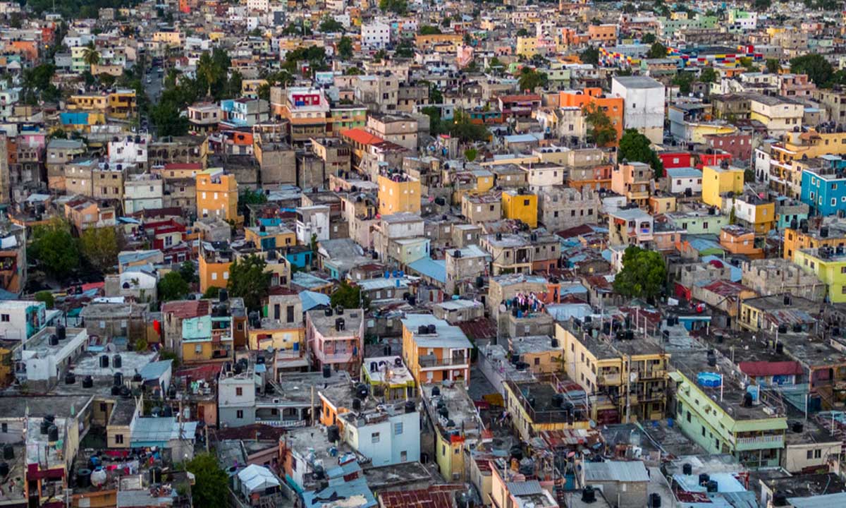 Cosas que solo entiendes si creciste en un barrio de RD (y sí, tú sabes cuáles son)